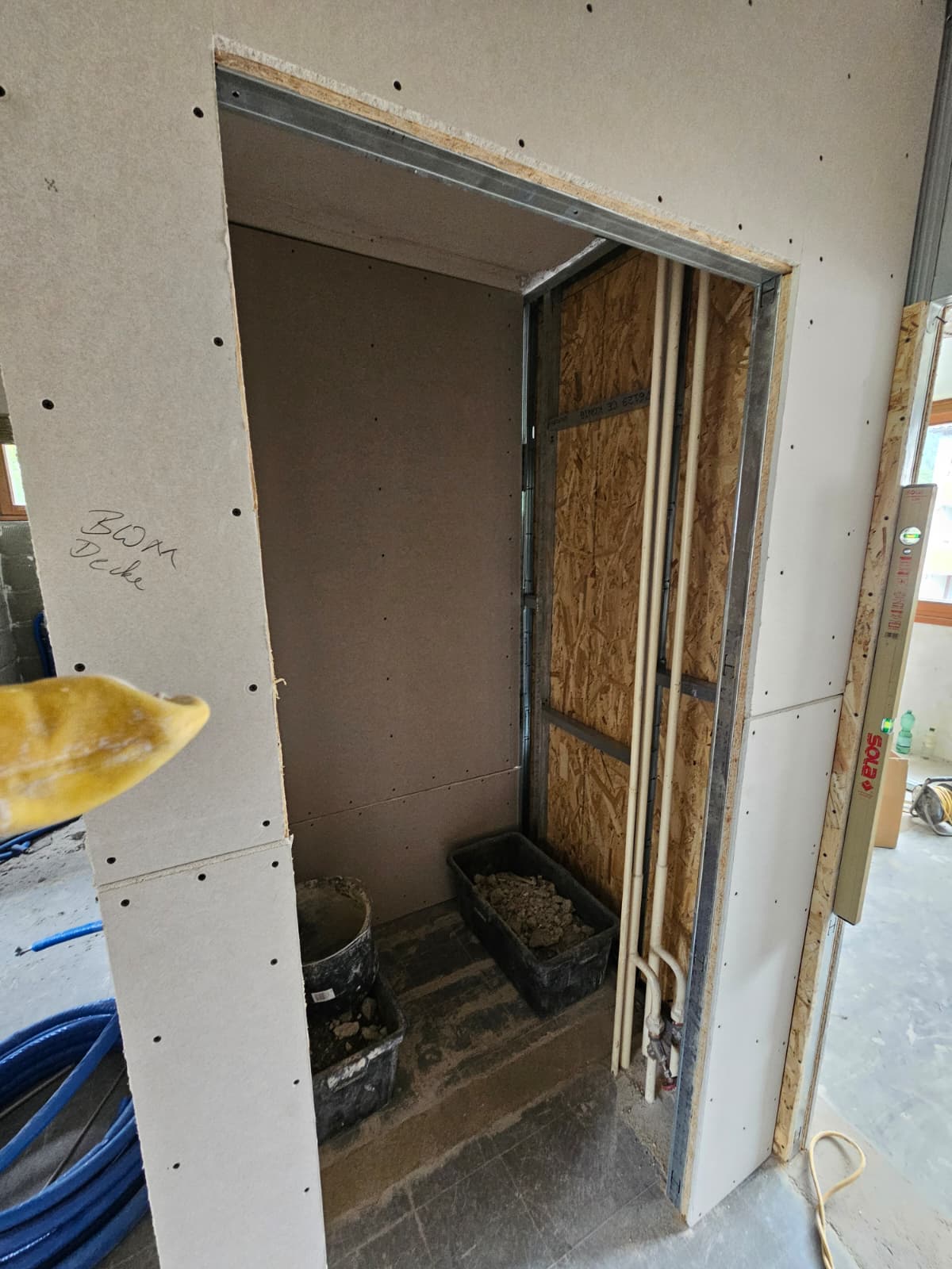 Ständerwand und OSB-Aufbau beim Wohnungsumbau